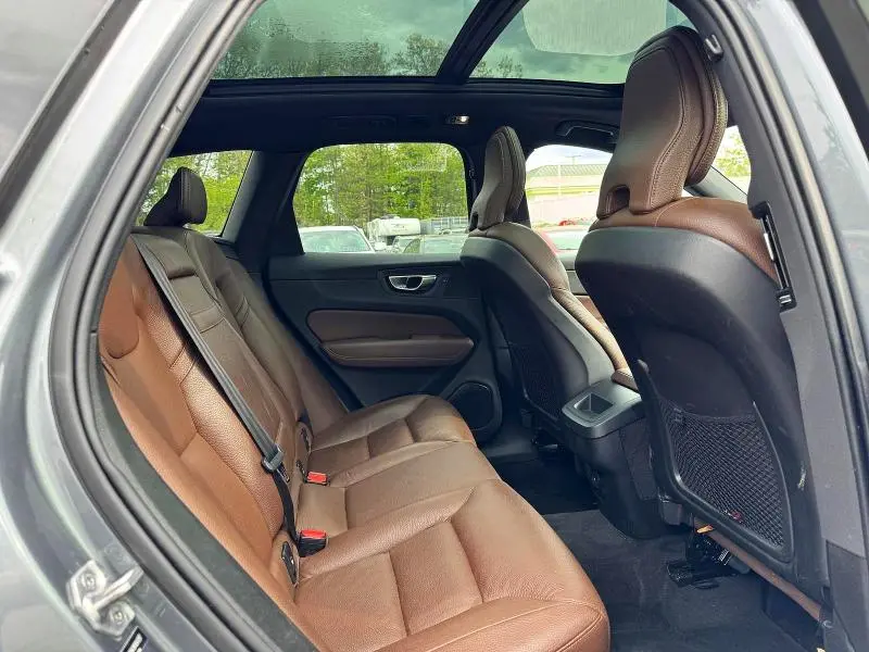 2021 VOLVO XC60 T5 MOMENTUM  