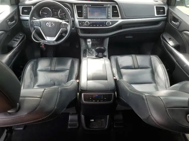 2018 TOYOTA HIGHLANDER SE  
