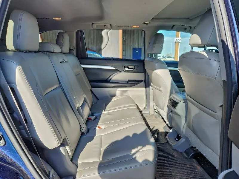 2015 TOYOTA HIGHLANDER XLE  