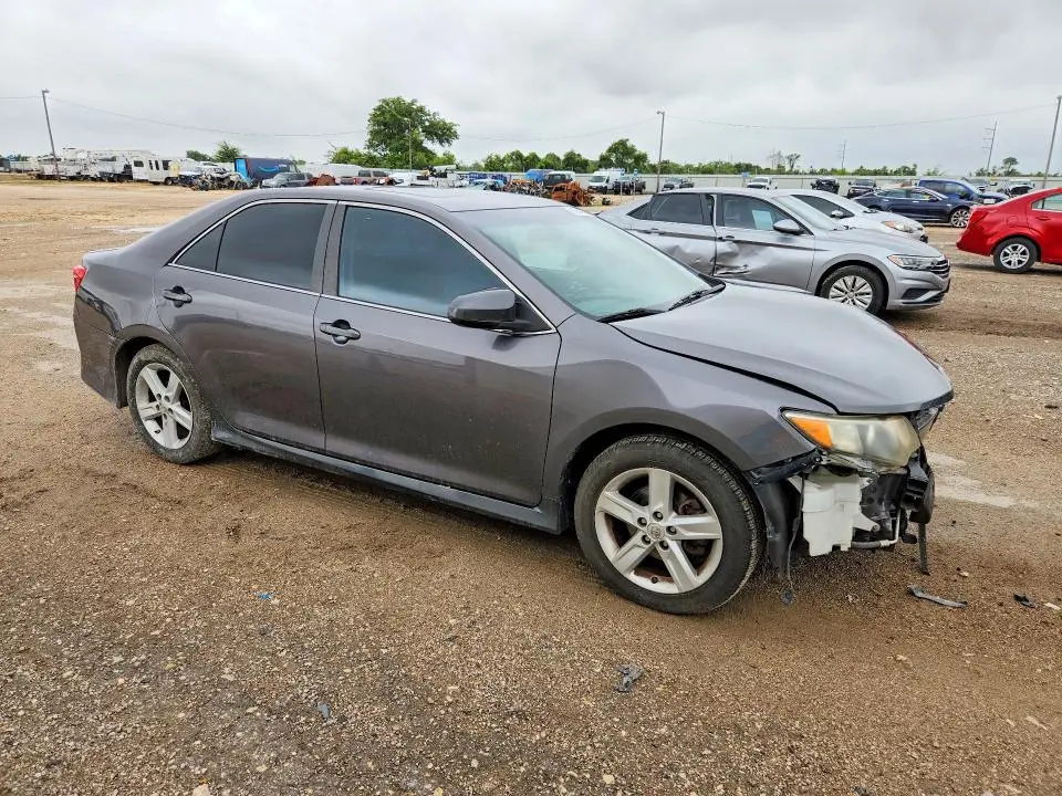 2014 TOYOTA CAMRY SE  