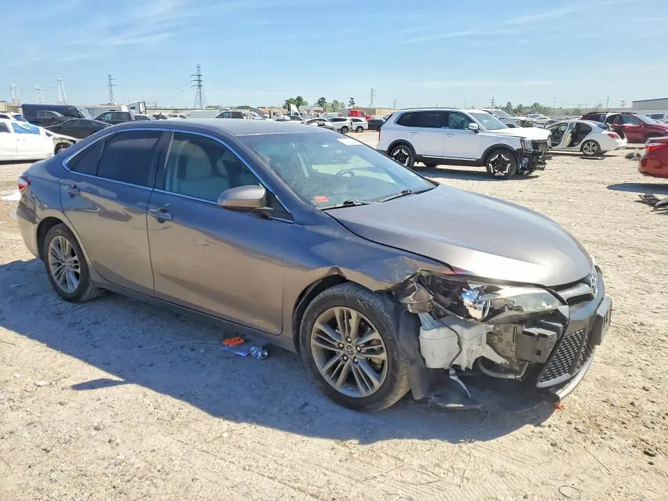 2015 TOYOTA CAMRY SE  