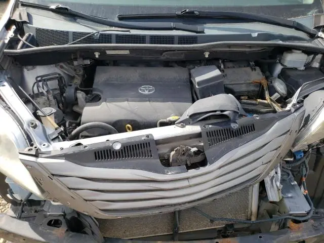 2011 TOYOTA SIENNA XLE