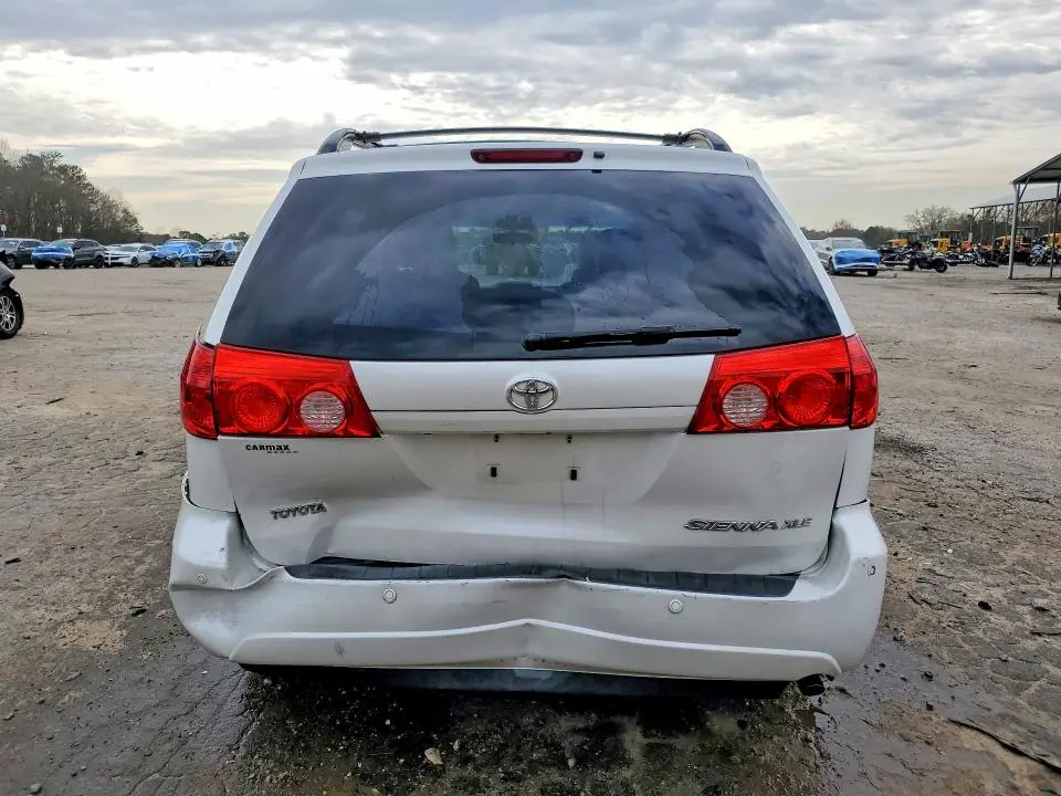 2010 TOYOTA SIENNA XLE  