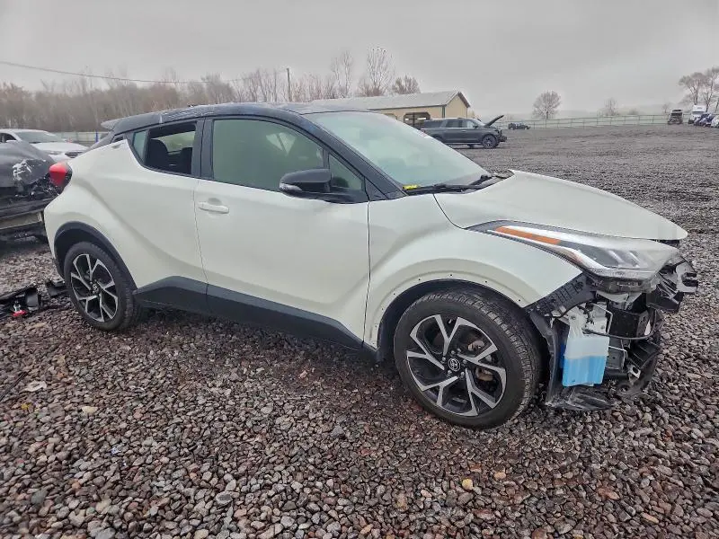 2020 TOYOTA C-HR XLE  