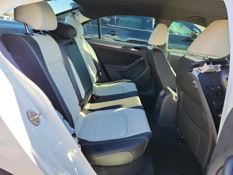 2016 VOLKSWAGEN JETTA SPORT  