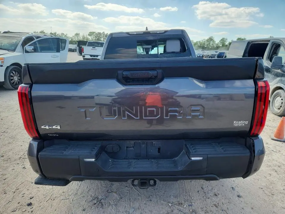 2024 TOYOTA TUNDRA DOUBLE CAB SR  