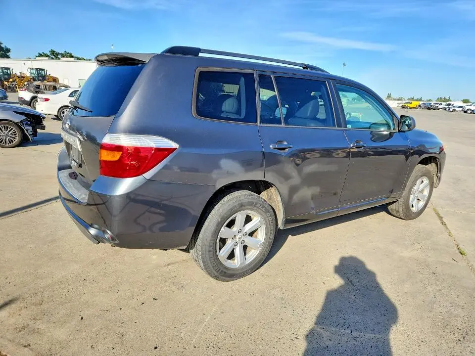 2010 TOYOTA HIGHLANDER SE  