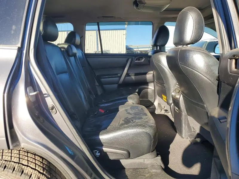 2010 TOYOTA HIGHLANDER SE  