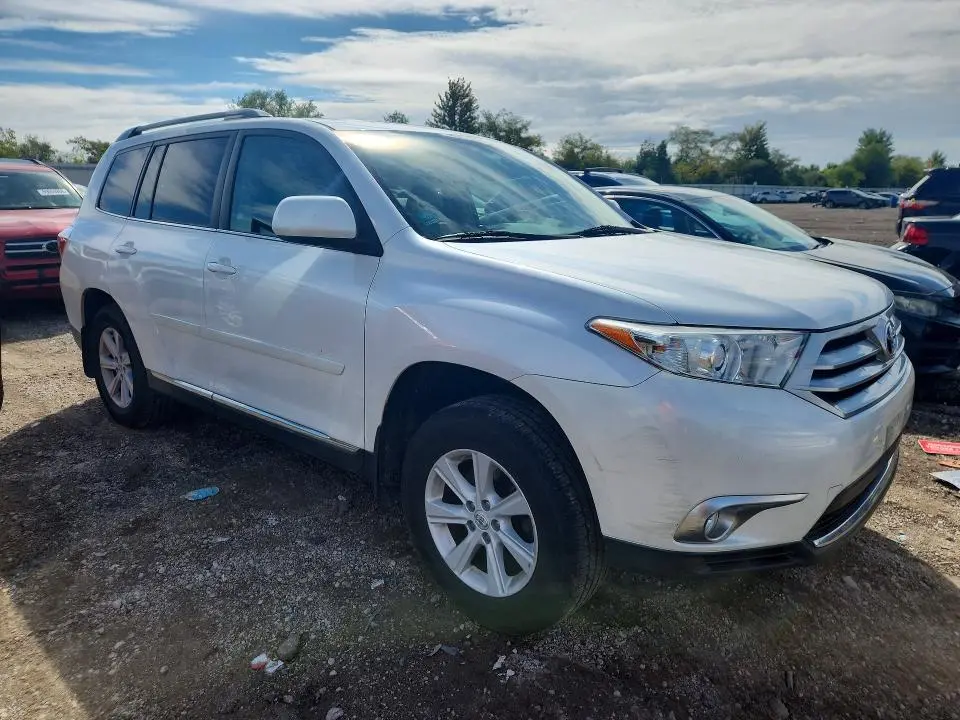 2012 TOYOTA HIGHLANDER SE  