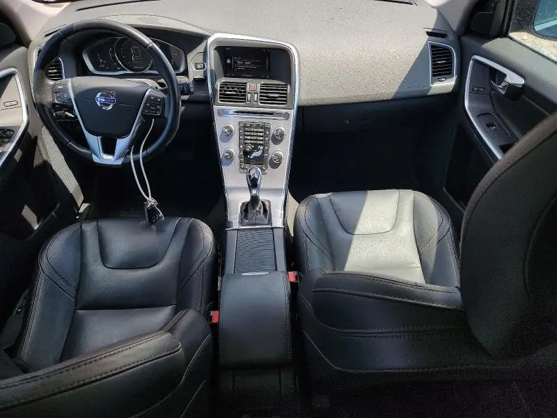 2017 VOLVO XC60 T6 DYNAMIC  