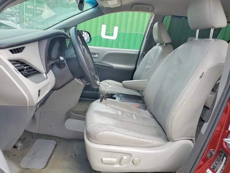2016 TOYOTA SIENNA LE  