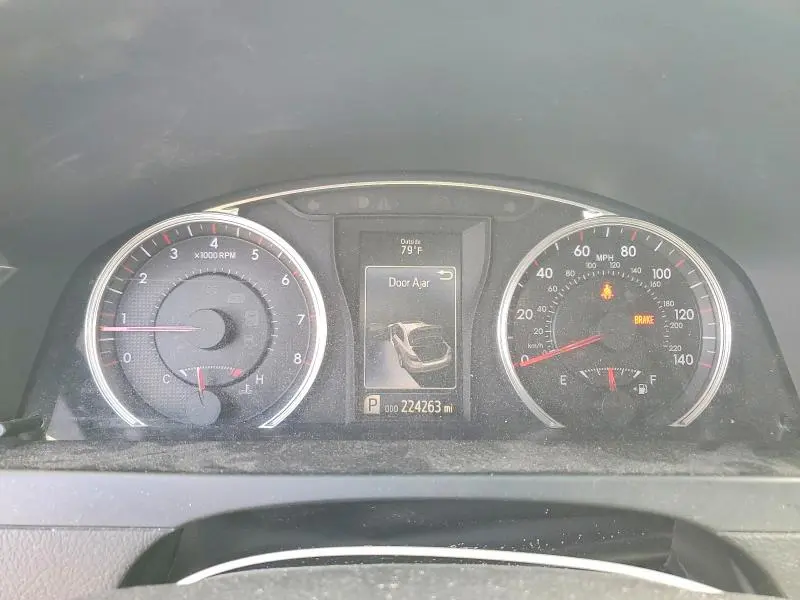 2016 TOYOTA CAMRY SE  