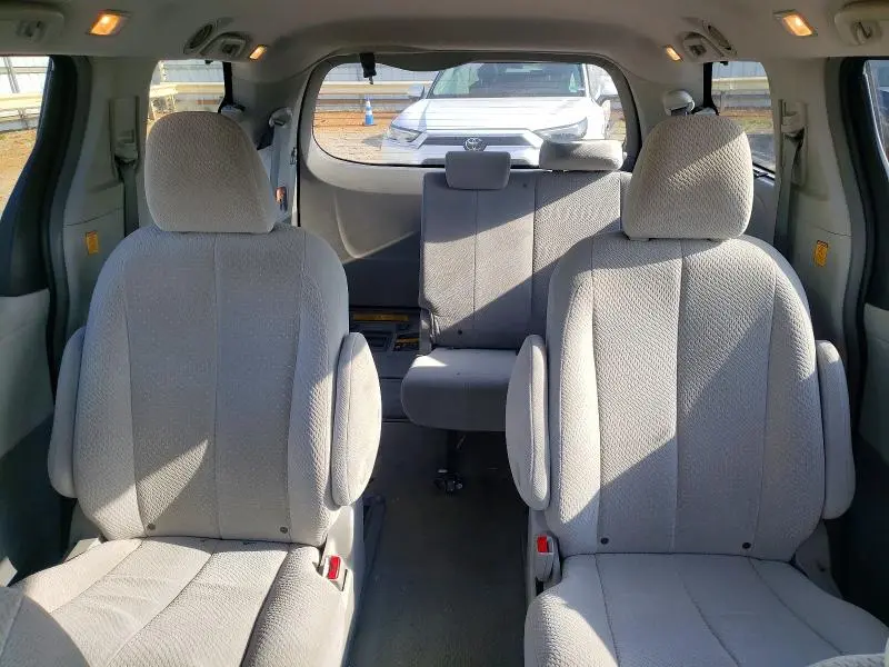 2013 TOYOTA SIENNA LE 7-PASSENGER  
