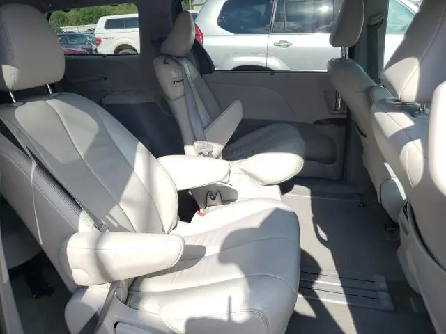 2013 TOYOTA SIENNA XLE  