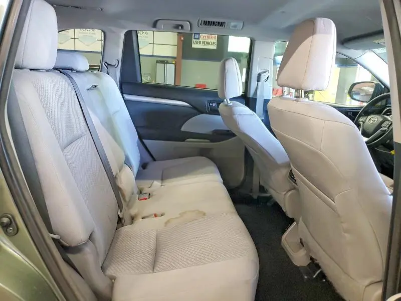 2016 TOYOTA HIGHLANDER LE  