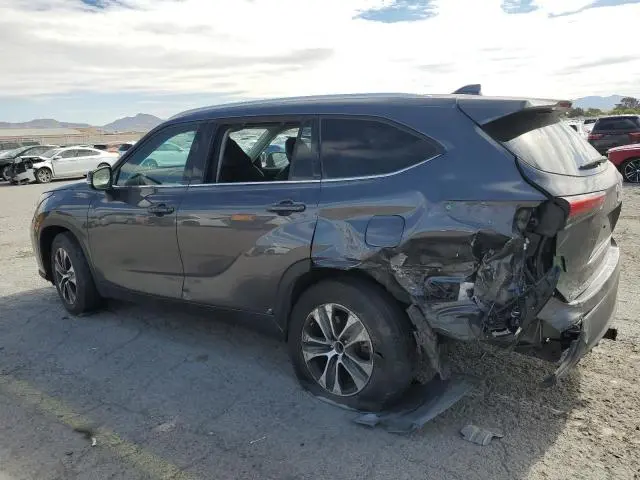 2022 TOYOTA HIGHLANDER XLE  