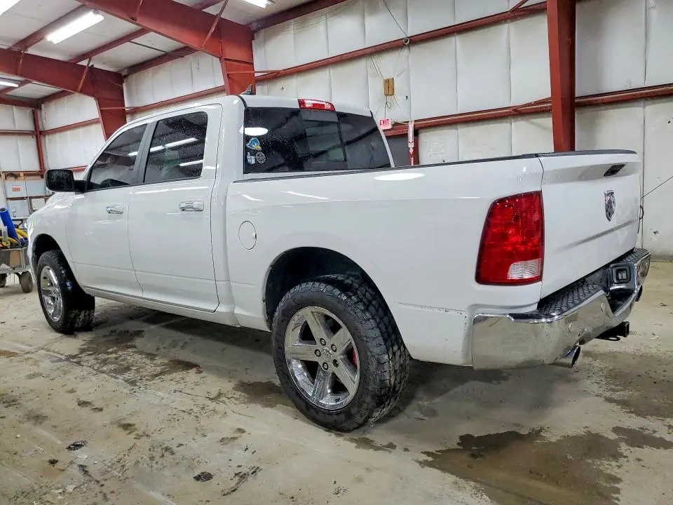 2016 RAM 1500 SLT  