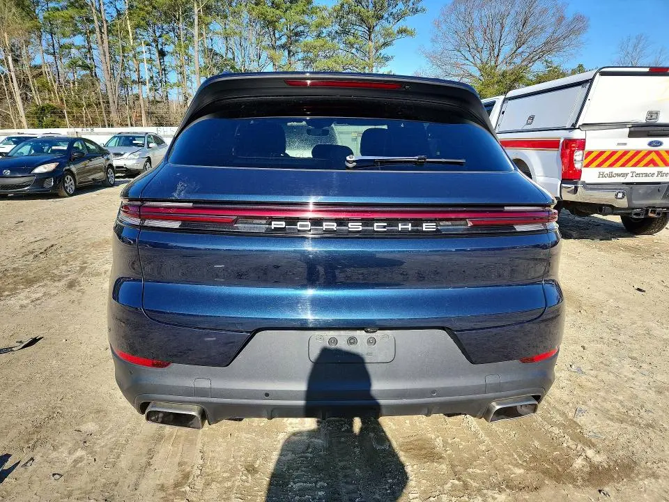 2024 PORSCHE CAYENNE   