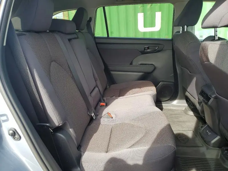2020 TOYOTA HIGHLANDER LE  