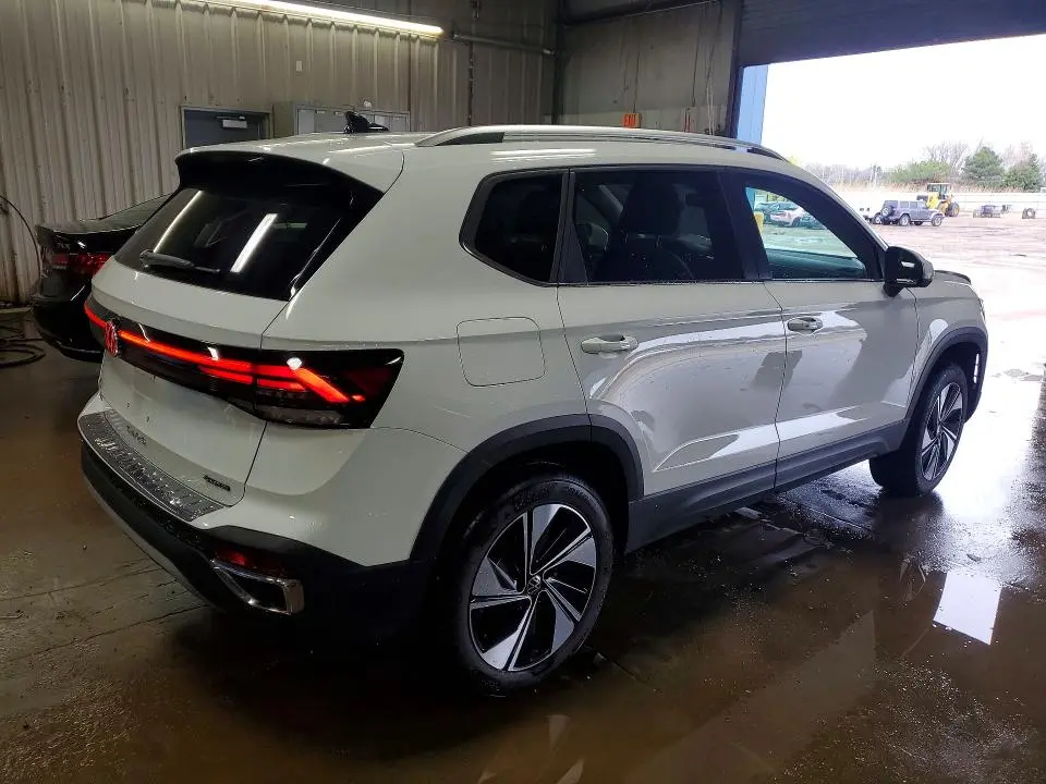 2025 VOLKSWAGEN TAOS SE  