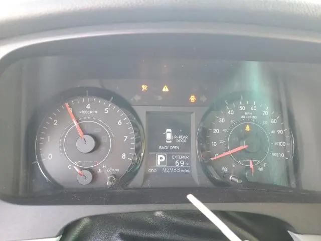 2017 TOYOTA SIENNA LE  