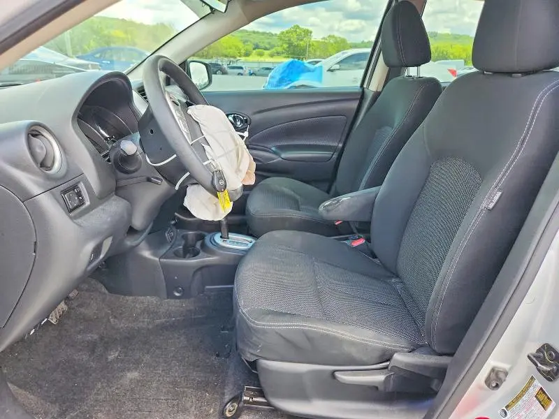 2019 NISSAN VERSA SV  