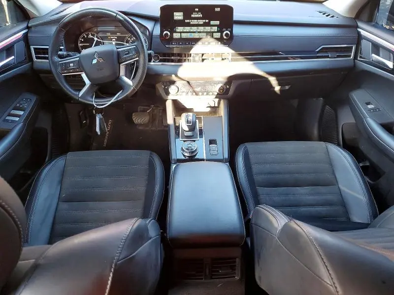 2024 MITSUBISHI OUTLANDER SE  