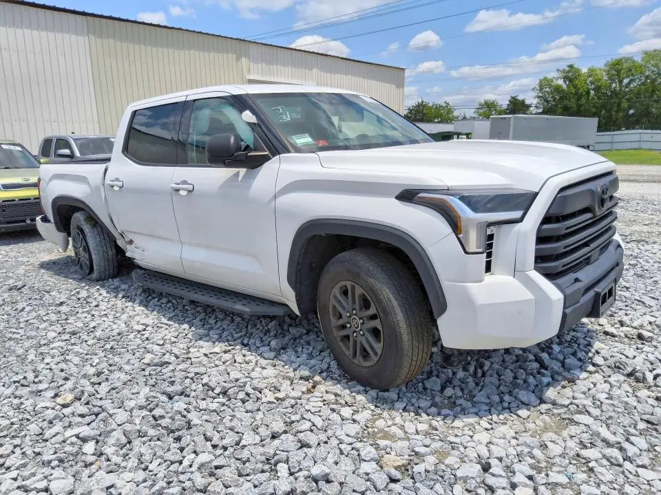 2023 TOYOTA TUNDRA SR5  
