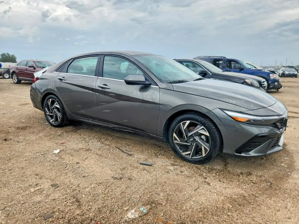 2024 HYUNDAI ELANTRA SEL  