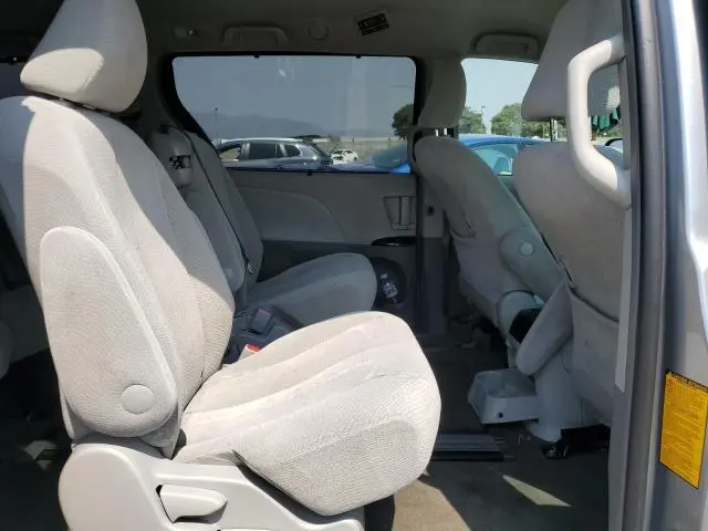 2013 TOYOTA SIENNA LE  