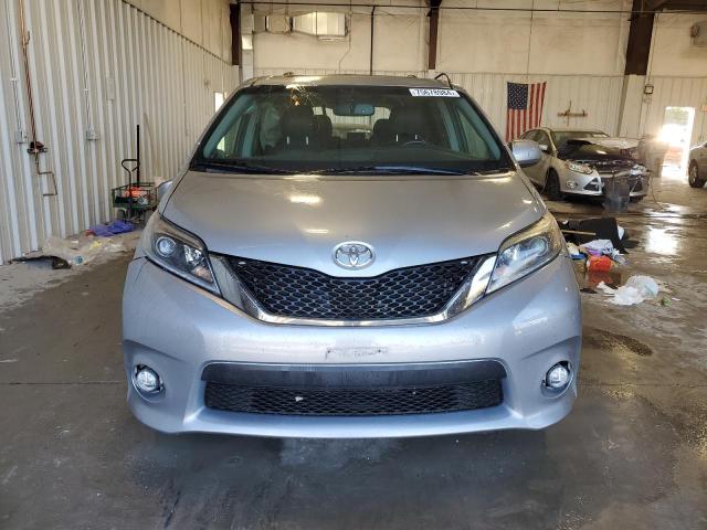 2017 TOYOTA SIENNA SE