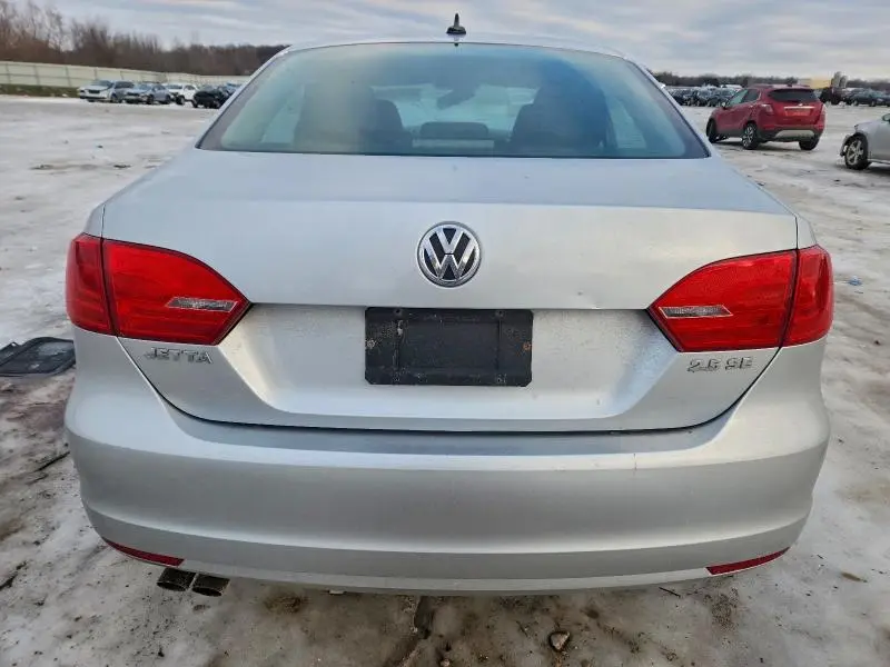 2011 VOLKSWAGEN JETTA SE  
