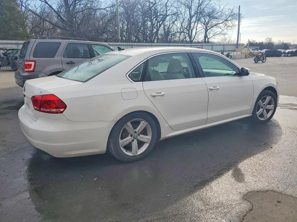 2013 VOLKSWAGEN PASSAT SE  