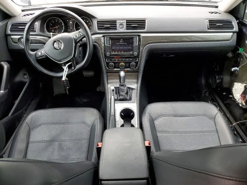 2017 VOLKSWAGEN PASSAT SE  