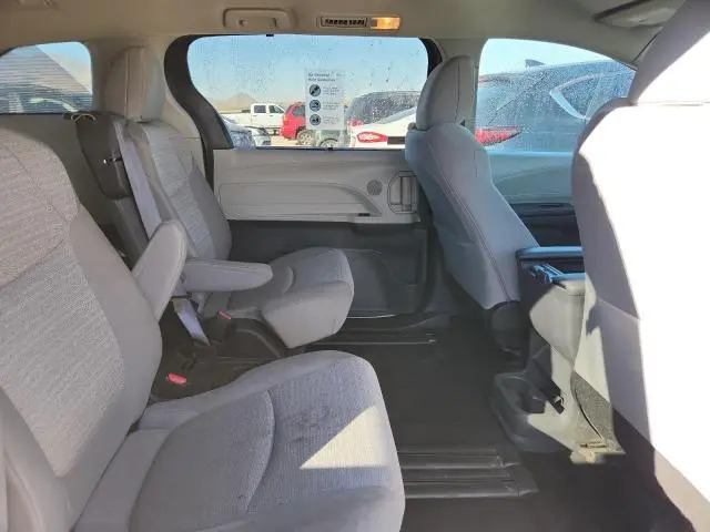 2023 TOYOTA SIENNA LE  