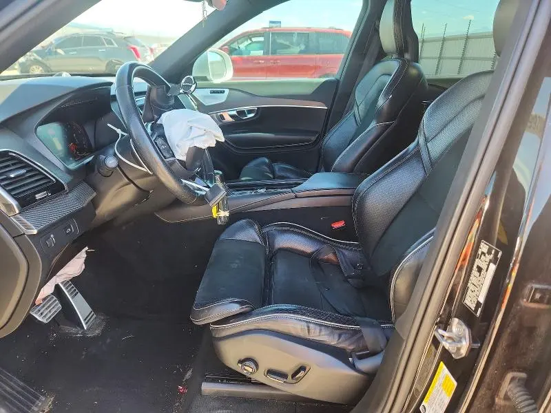 2017 VOLVO XC90 T6  
