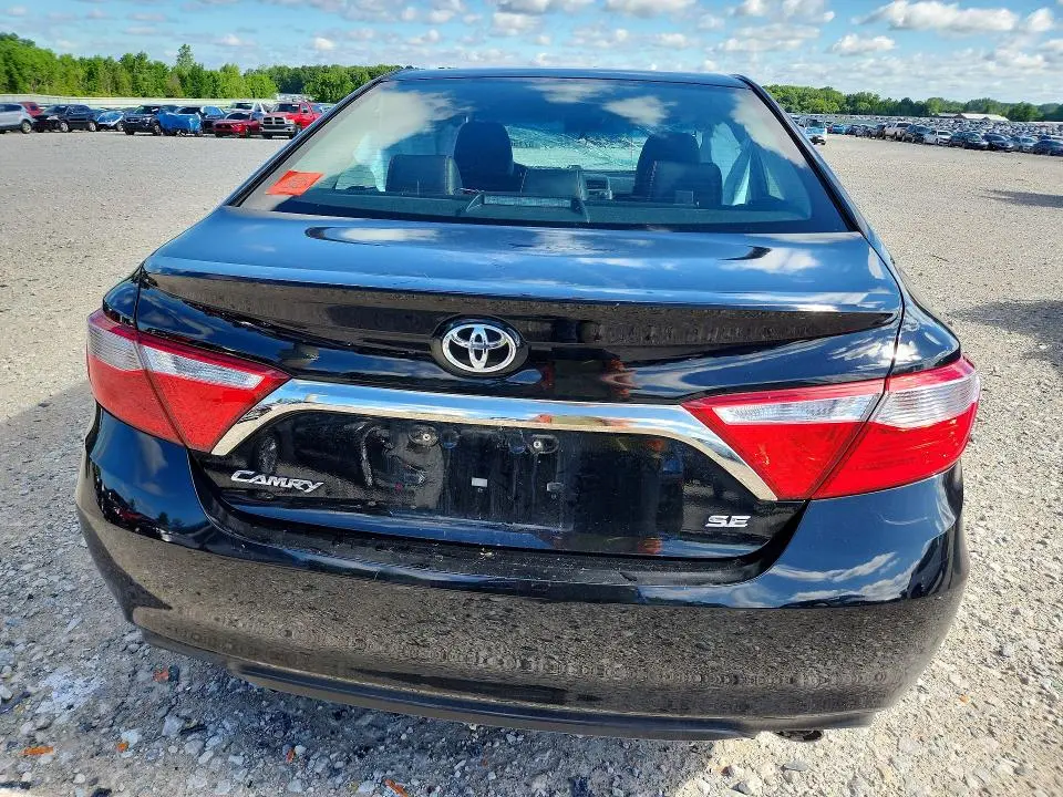 2015 TOYOTA CAMRY SE  