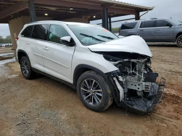 2019 TOYOTA HIGHLANDER SE  