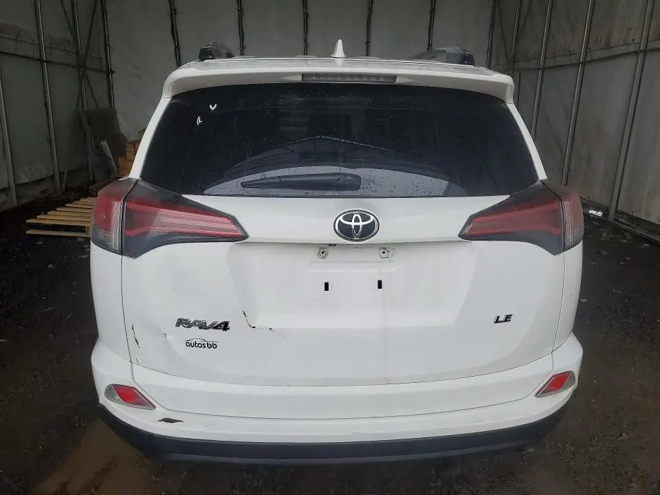 2018 TOYOTA RAV4 LE  