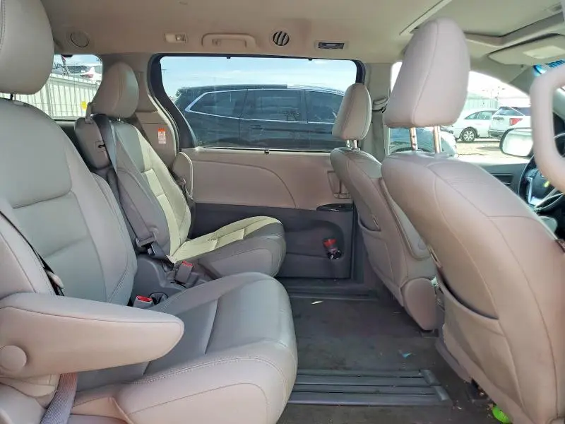 2015 TOYOTA SIENNA XLE 8-PASSENGER  