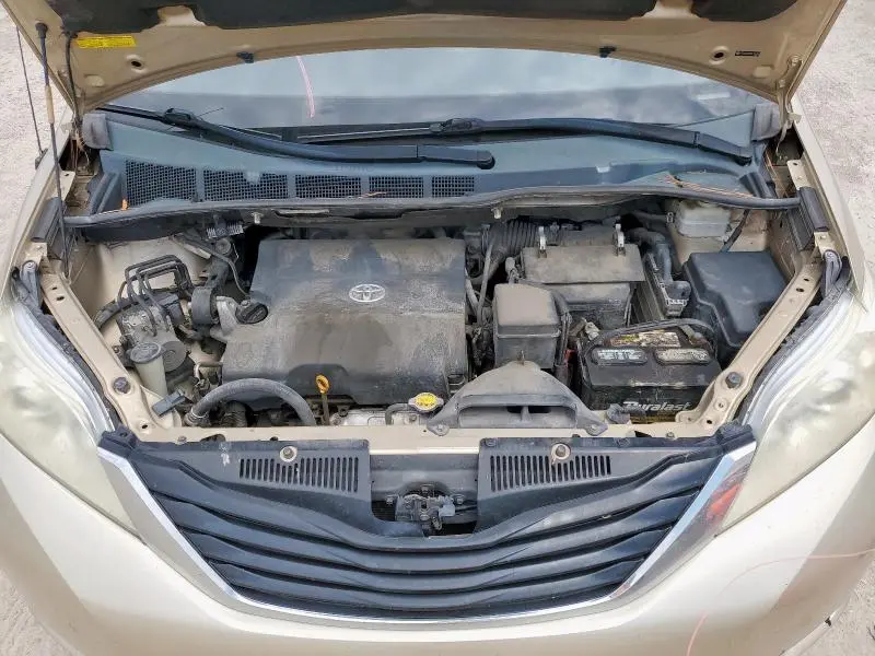 2011 TOYOTA SIENNA LE