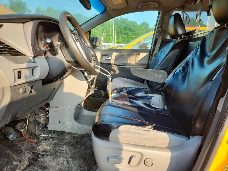 2017 TOYOTA SIENNA LE MOBILITY  