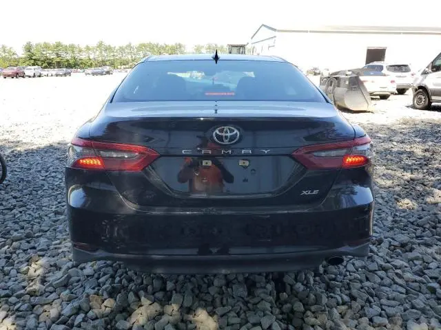 2021 TOYOTA CAMRY XLE  