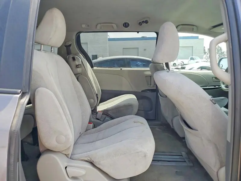 2011 TOYOTA SIENNA LE  