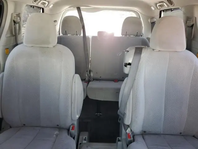 2011 TOYOTA SIENNA LE  