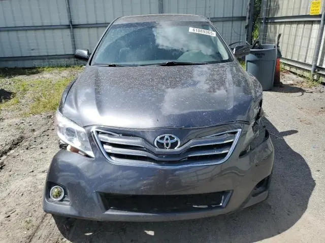 2011 TOYOTA CAMRY SE  