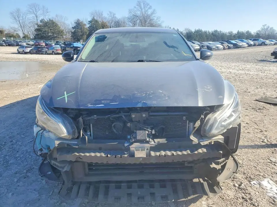 2019 NISSAN ALTIMA SR  