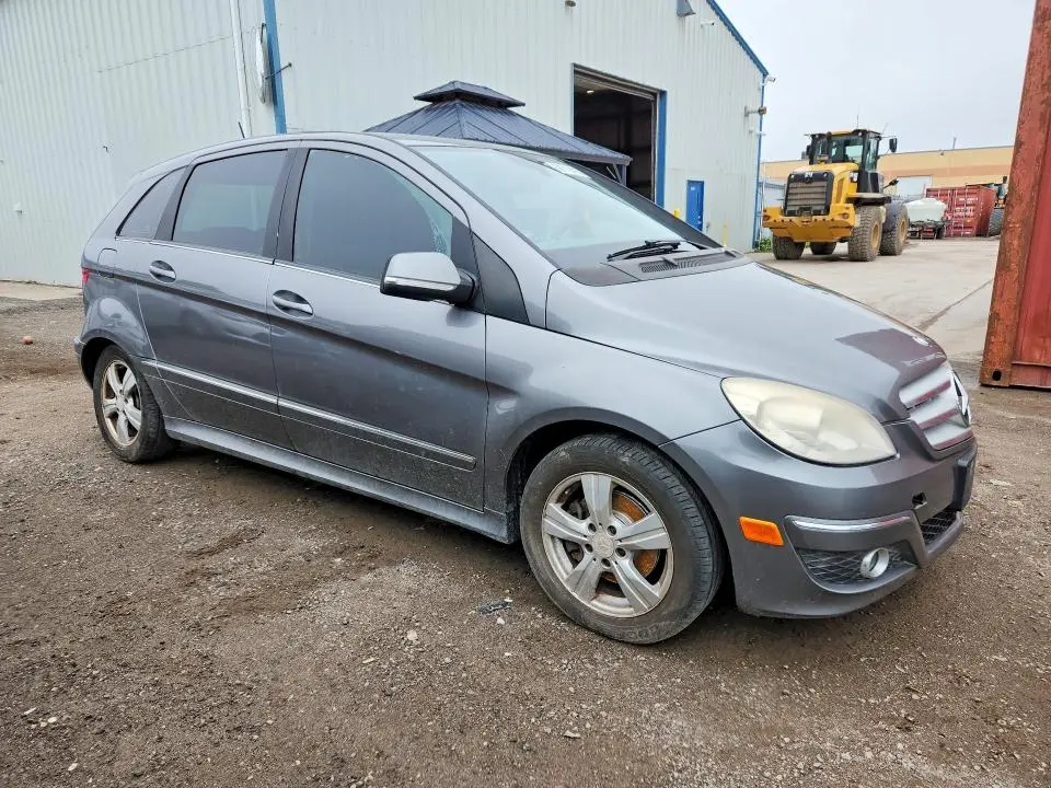 2011 MERCEDES-BENZ B200   
