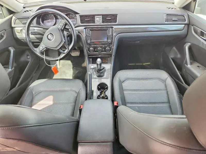 2017 VOLKSWAGEN PASSAT SE  