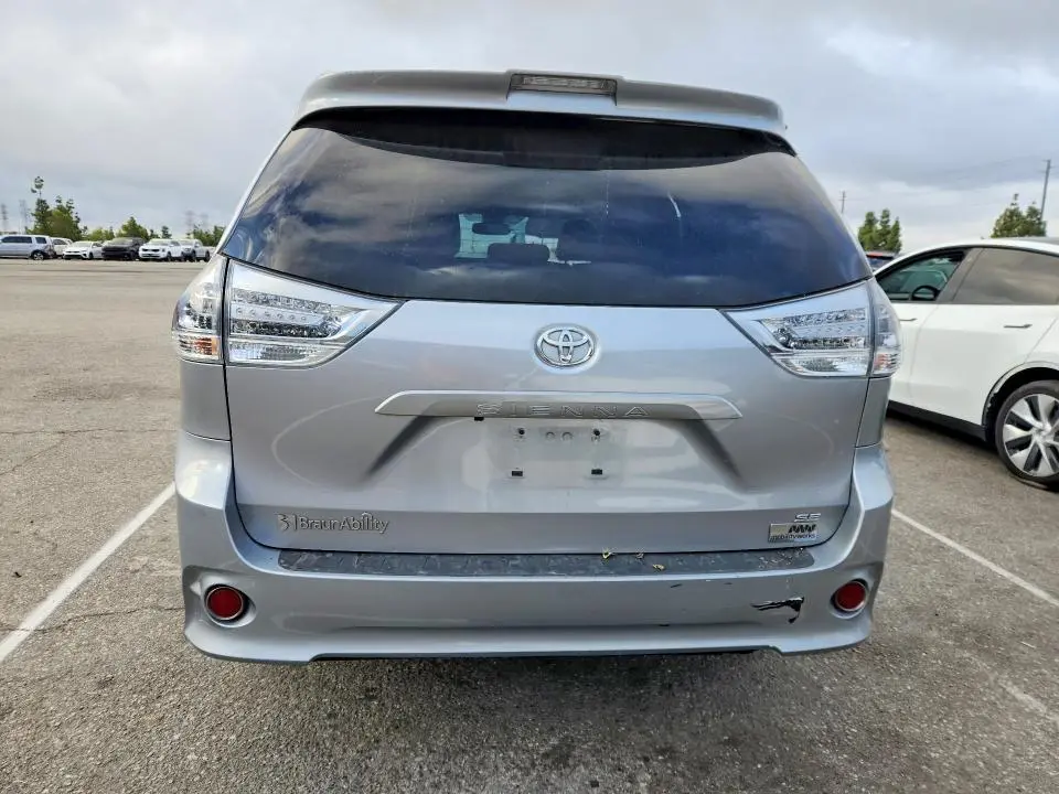 2018 TOYOTA SIENNA SE 8-PASSENGER  
